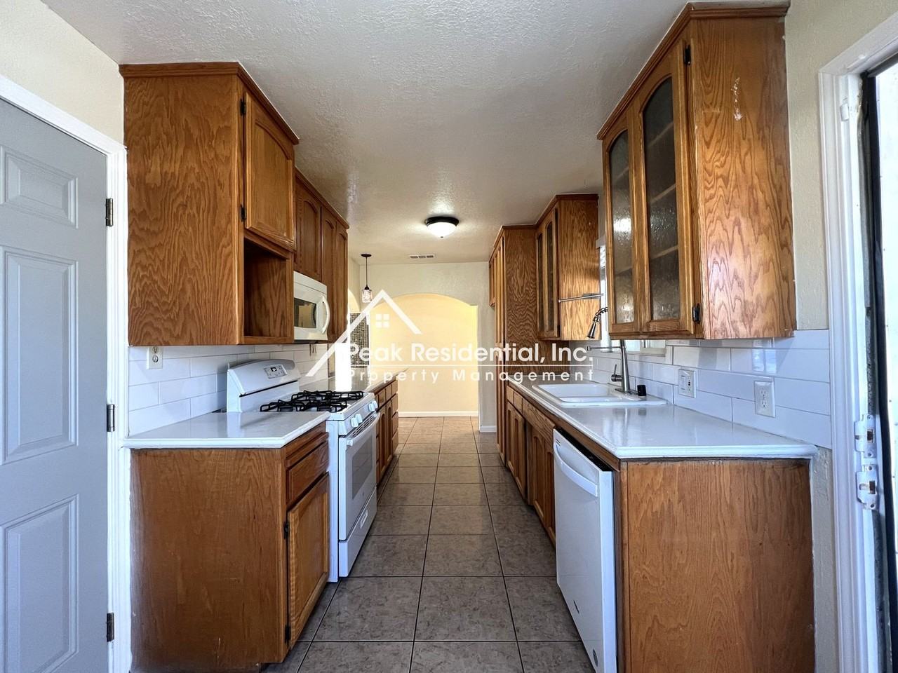 5910 Ortega St - Photo 7 of 20