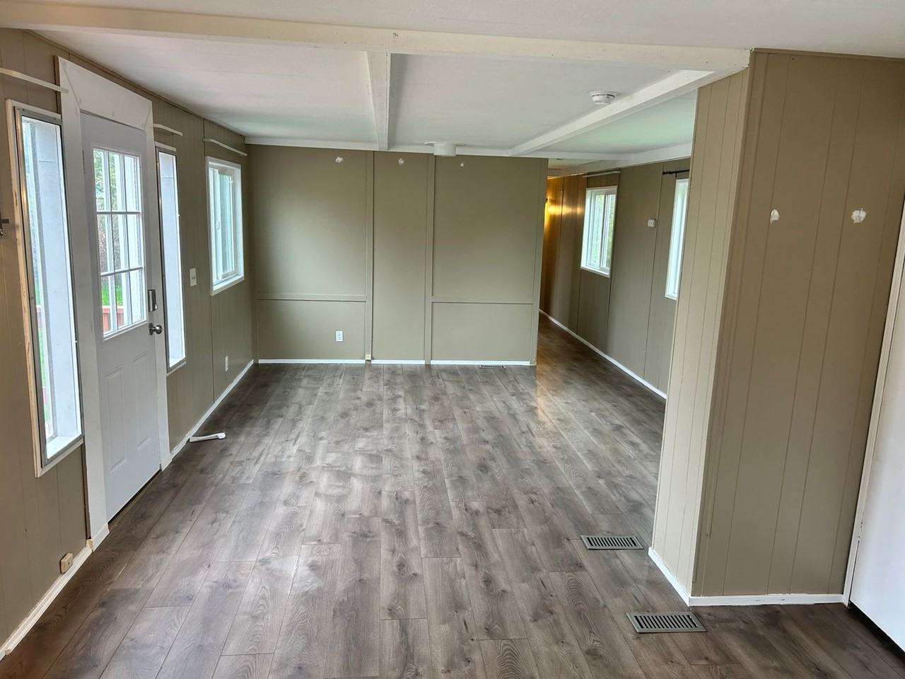 215 1st Ave N - Photo 4 of 12