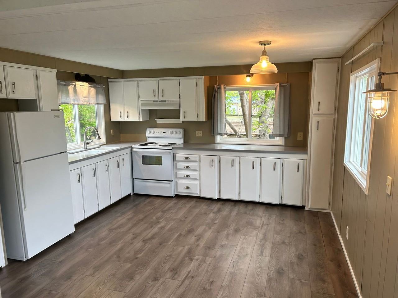 215 1st Ave N - Photo 5 of 12