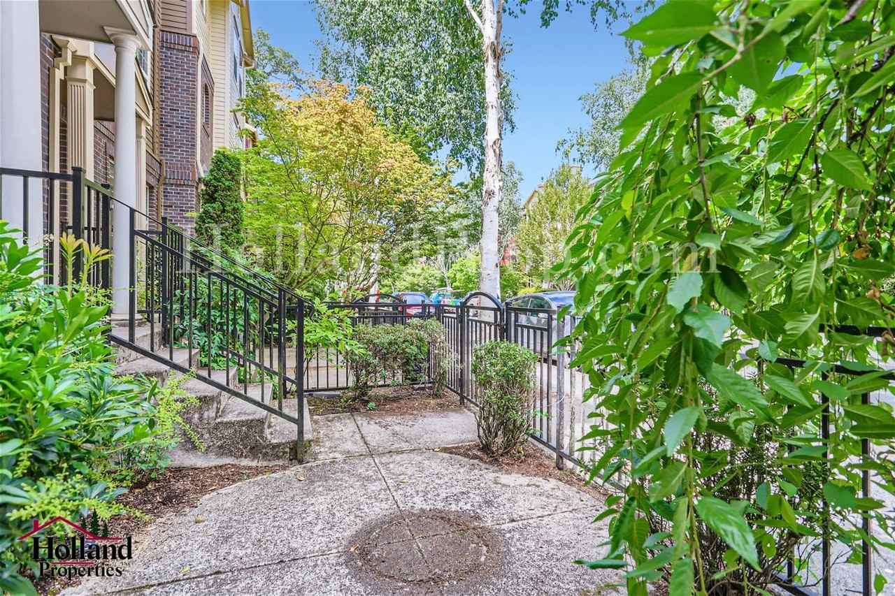 6020 Ne Alder St - Photo 3 of 27