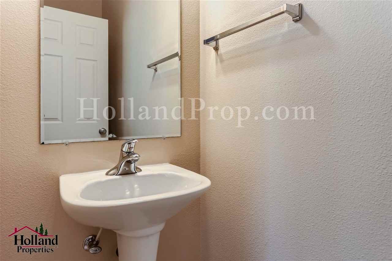 6020 Ne Alder St - Photo 7 of 27