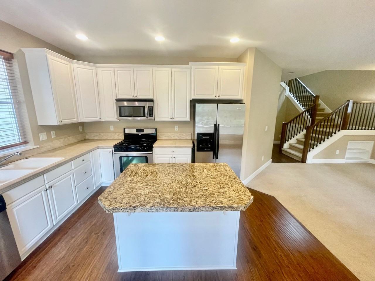 17576 Sw Robert Ln - Photo 7 of 50