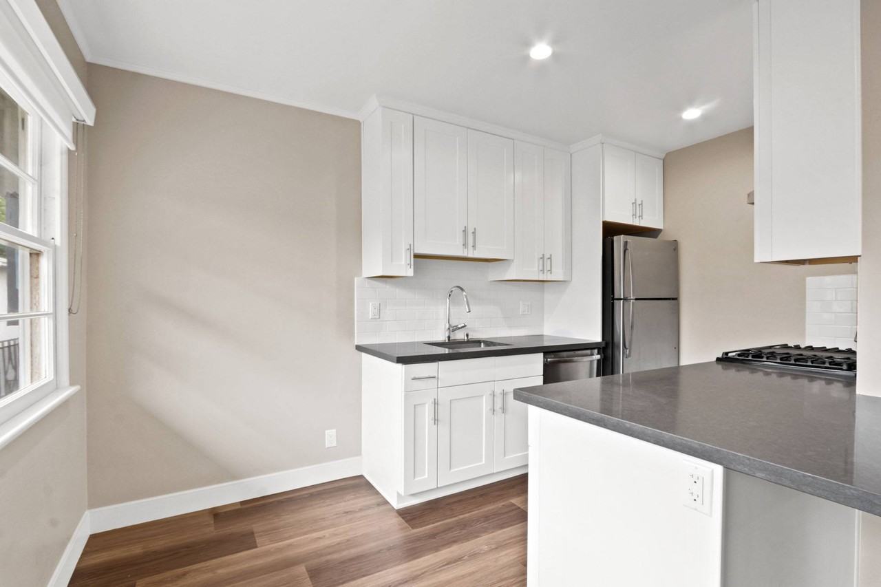 814-818 2nd Street - Photo 6 of 37