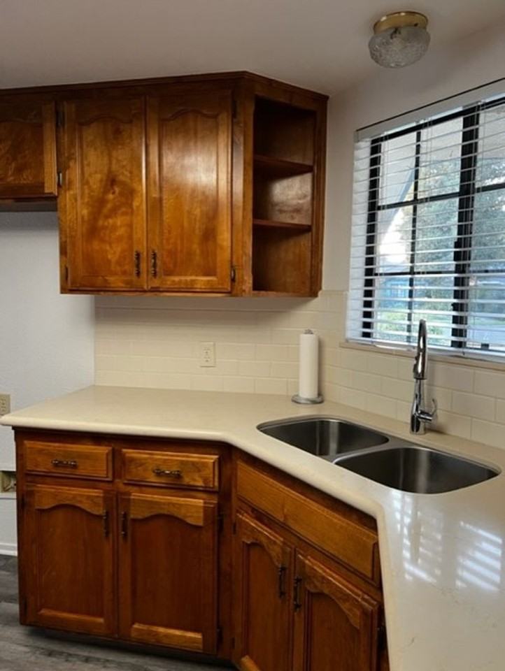 600 Tuohy St - Photo 3 of 25