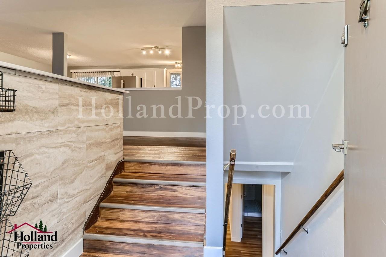 4019 Ne Jackson St - Photo 5 of 29