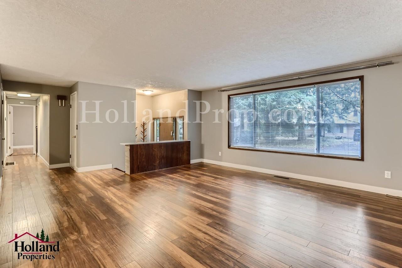 4019 Ne Jackson St - Photo 6 of 29