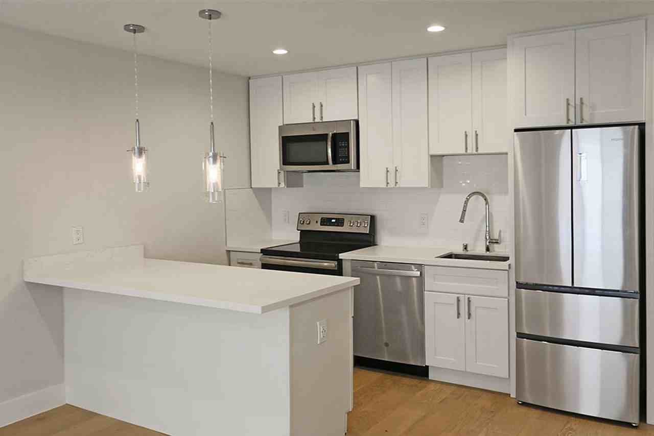 315 Wayne Pl - Photo 4 of 16