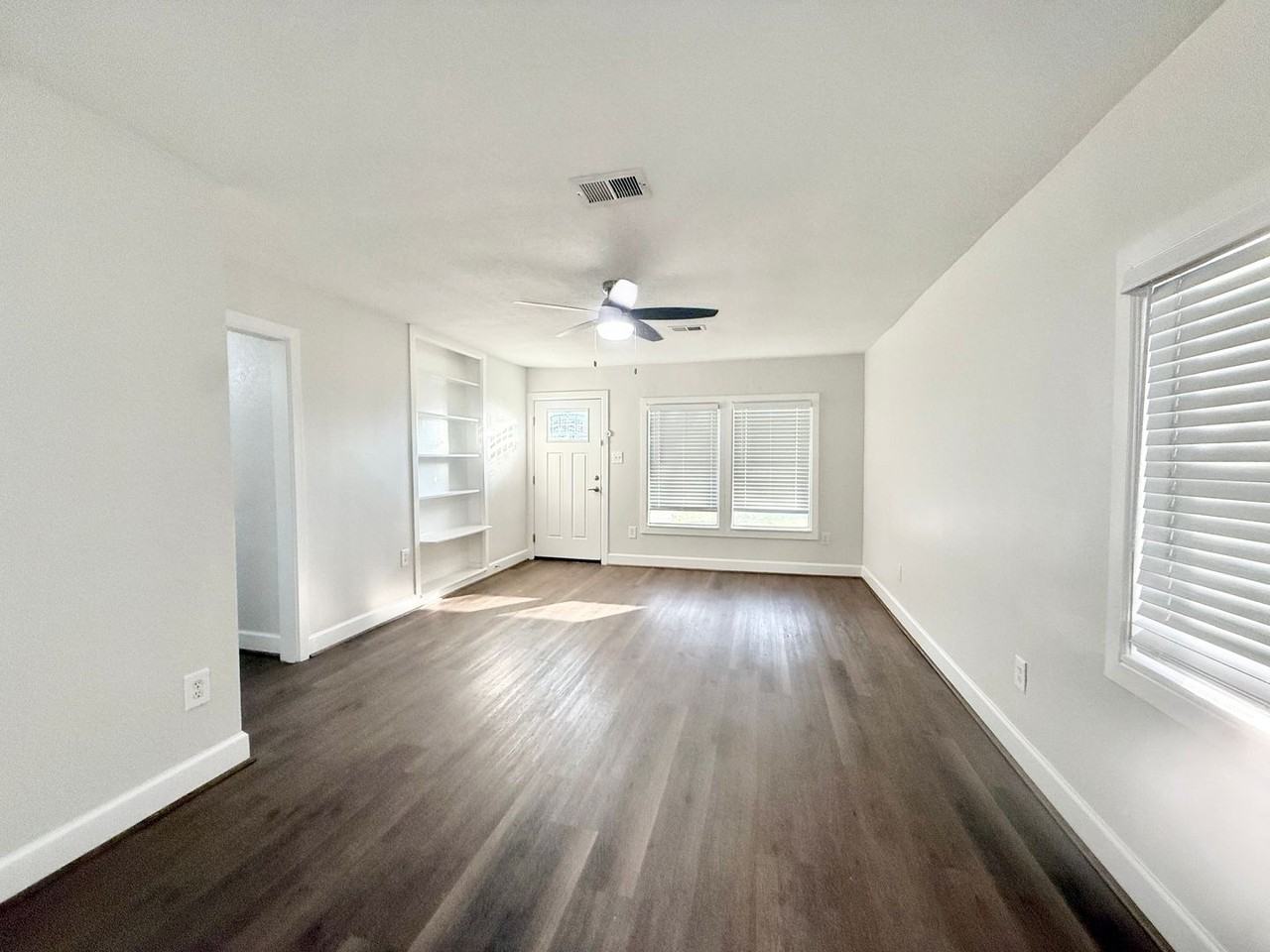 137 Laurel St - Photo 3 of 31