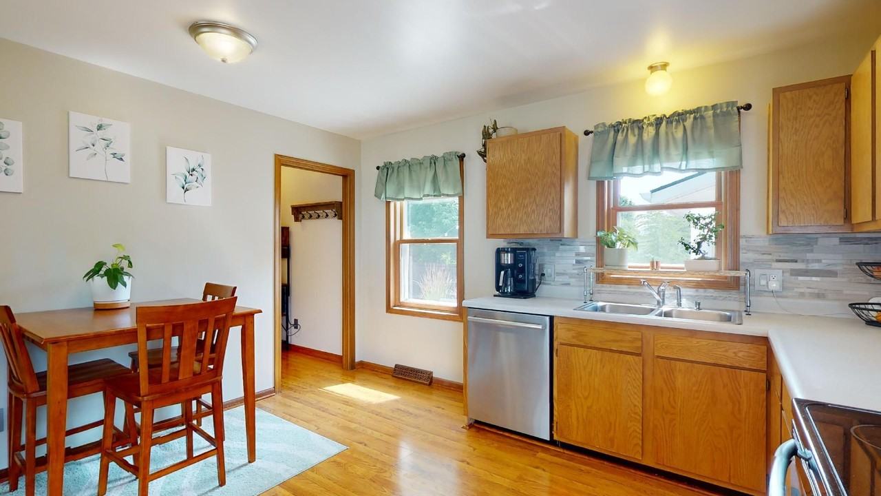 5440 Frost Dr - Photo 5 of 22