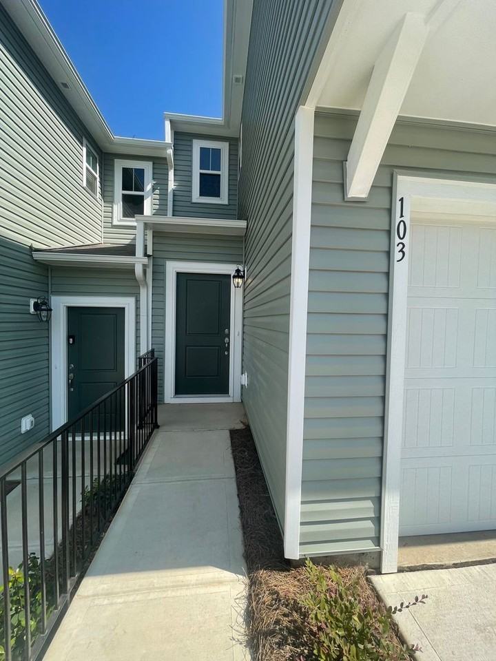 103 Gaelic Dr - Photo 2 of 25