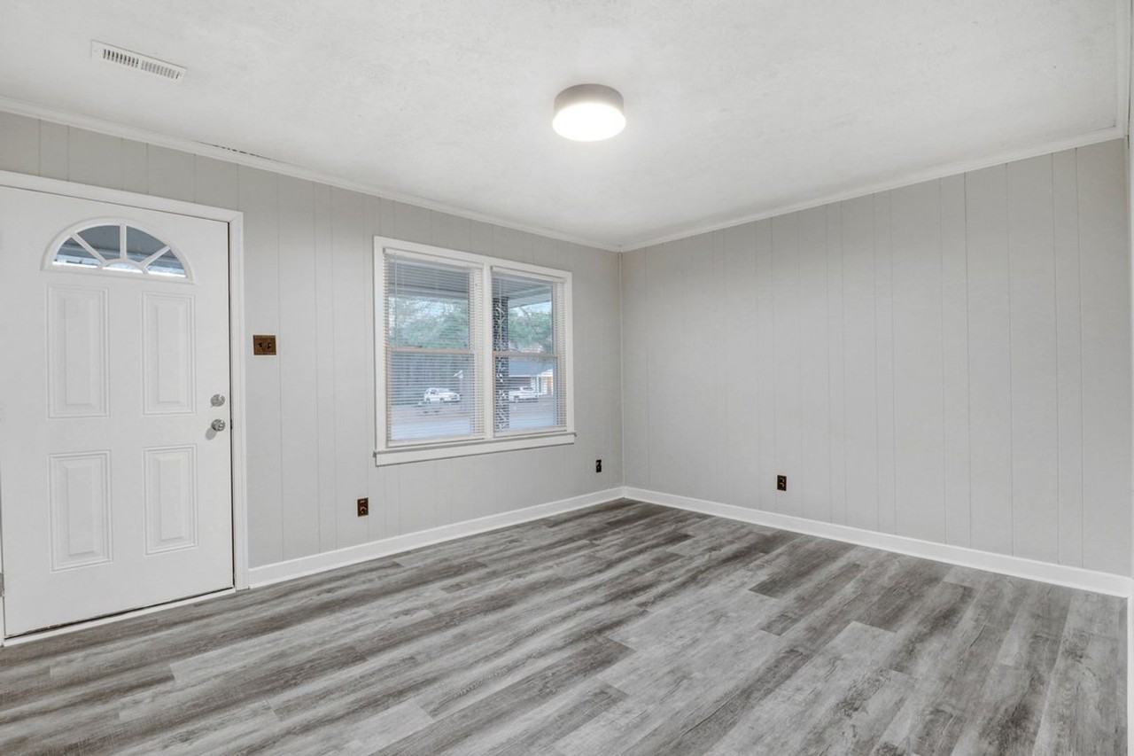 178 Best Ave - Photo 4 of 15