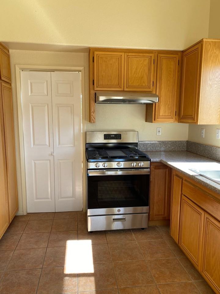 14070 Falling Leaf Rd - Photo 3 of 7