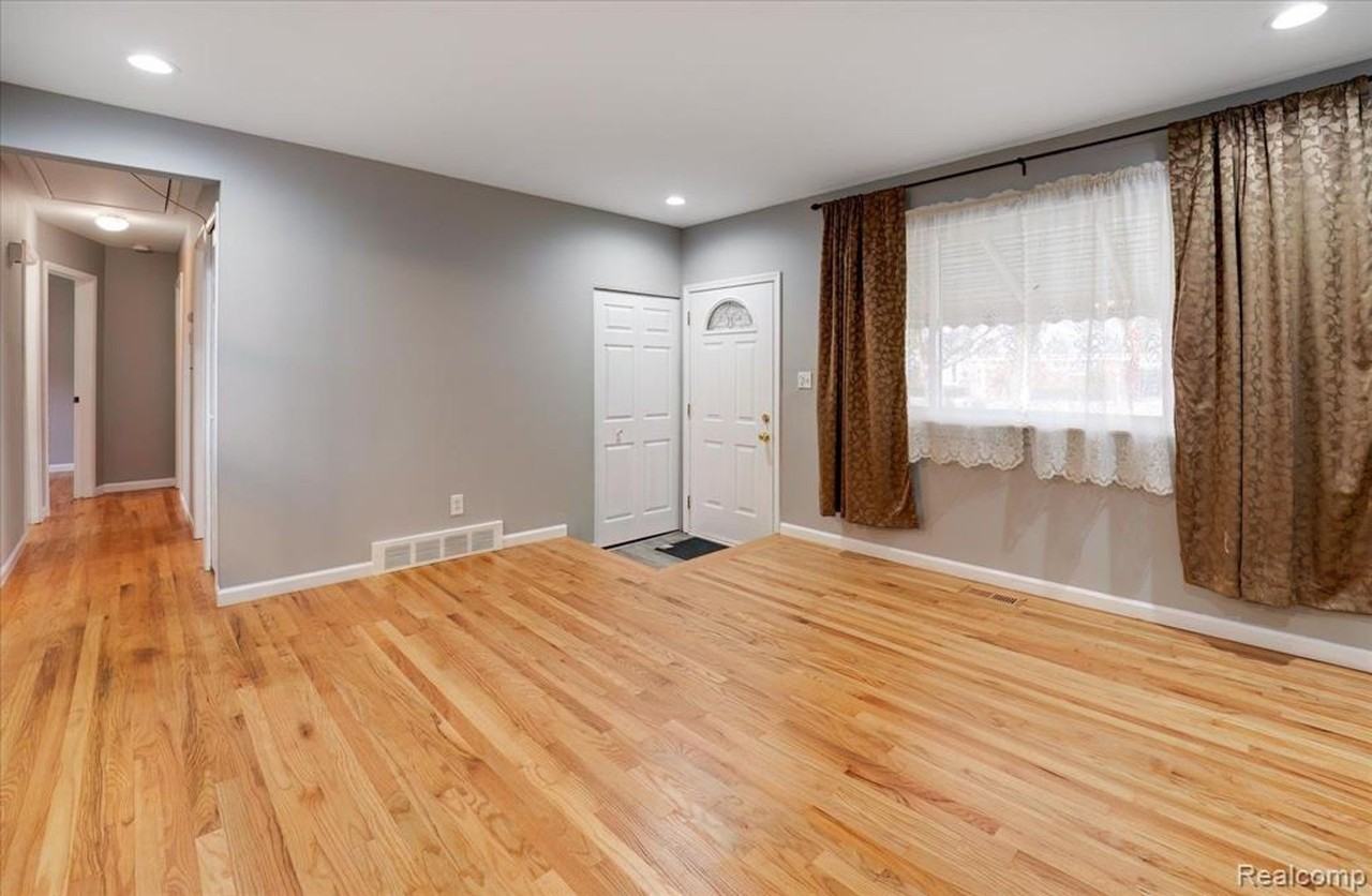 32536 Warner Dr - Photo 2 of 38