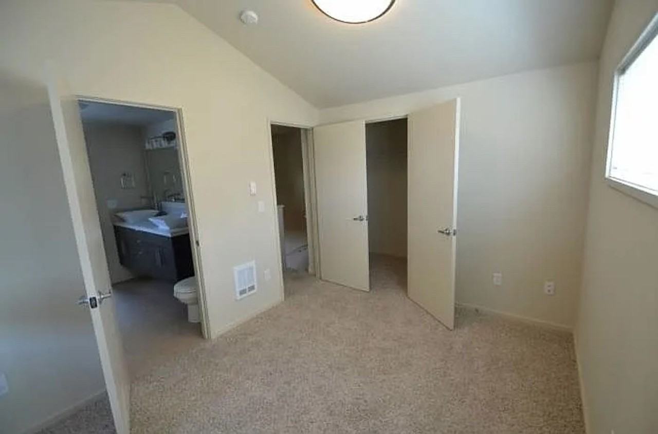 5227A 38th Ave Sw - Photo 7 of 12