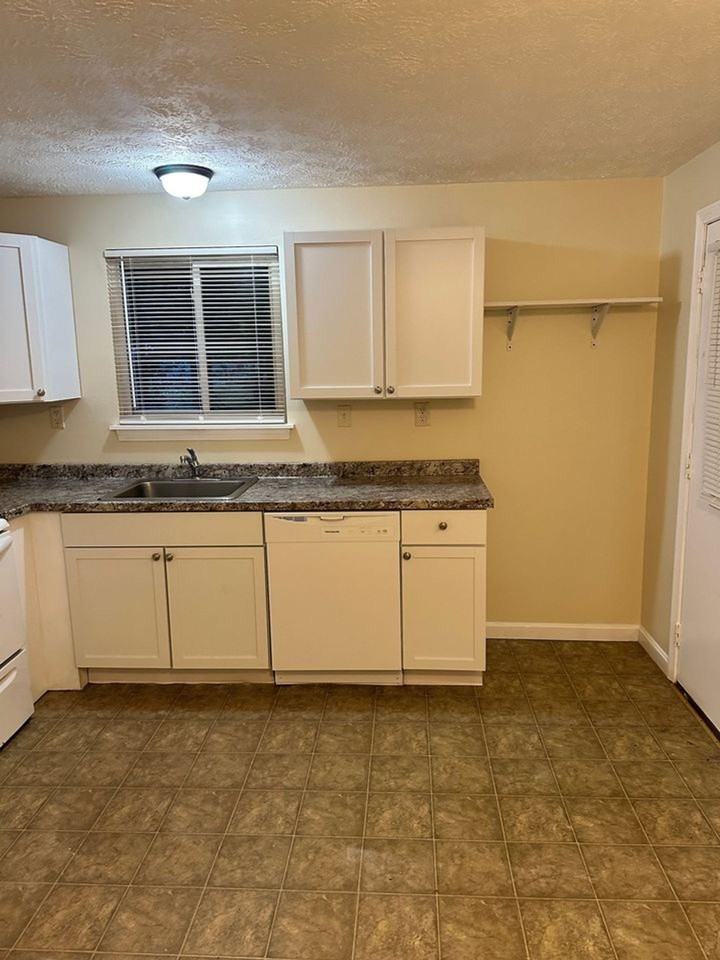 Two Bedroom with heat & hot water included - Photo 3 of 9