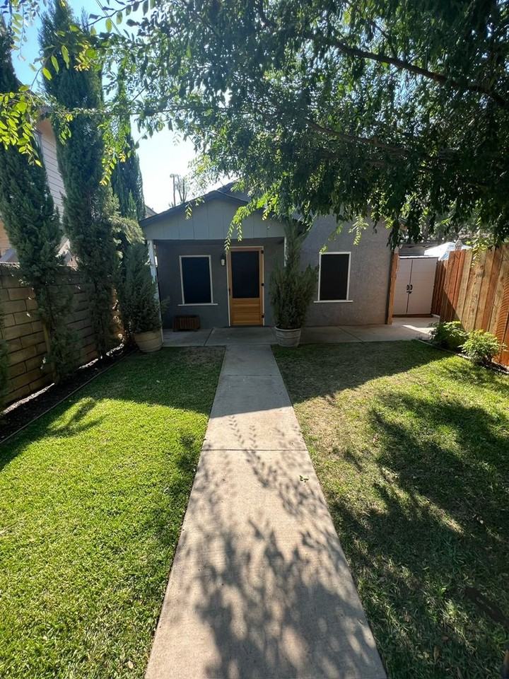 330 1/2 N Shaffer St - Photo 2 of 26