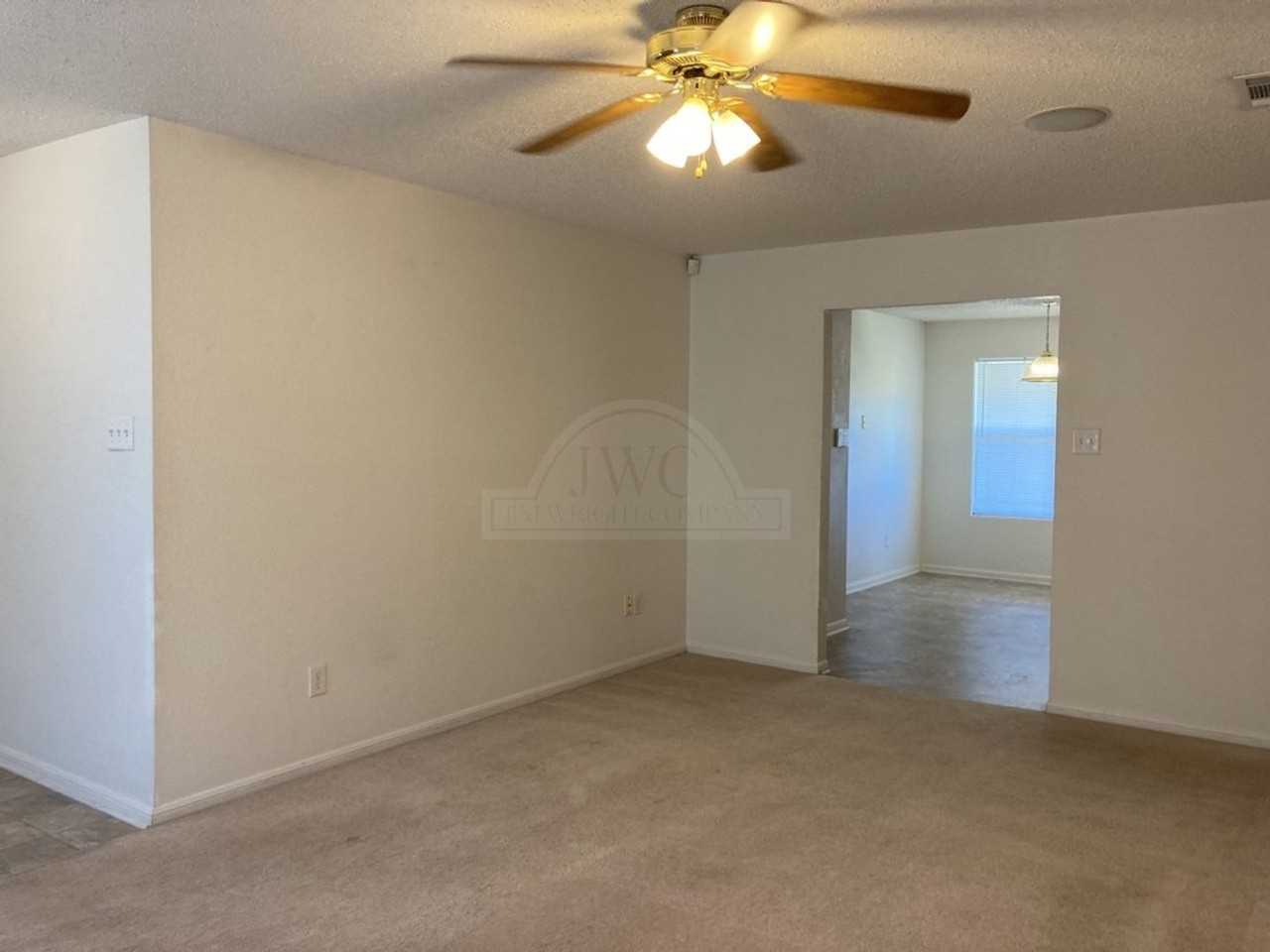 4307 Windcrest Dr - Photo 4 of 17