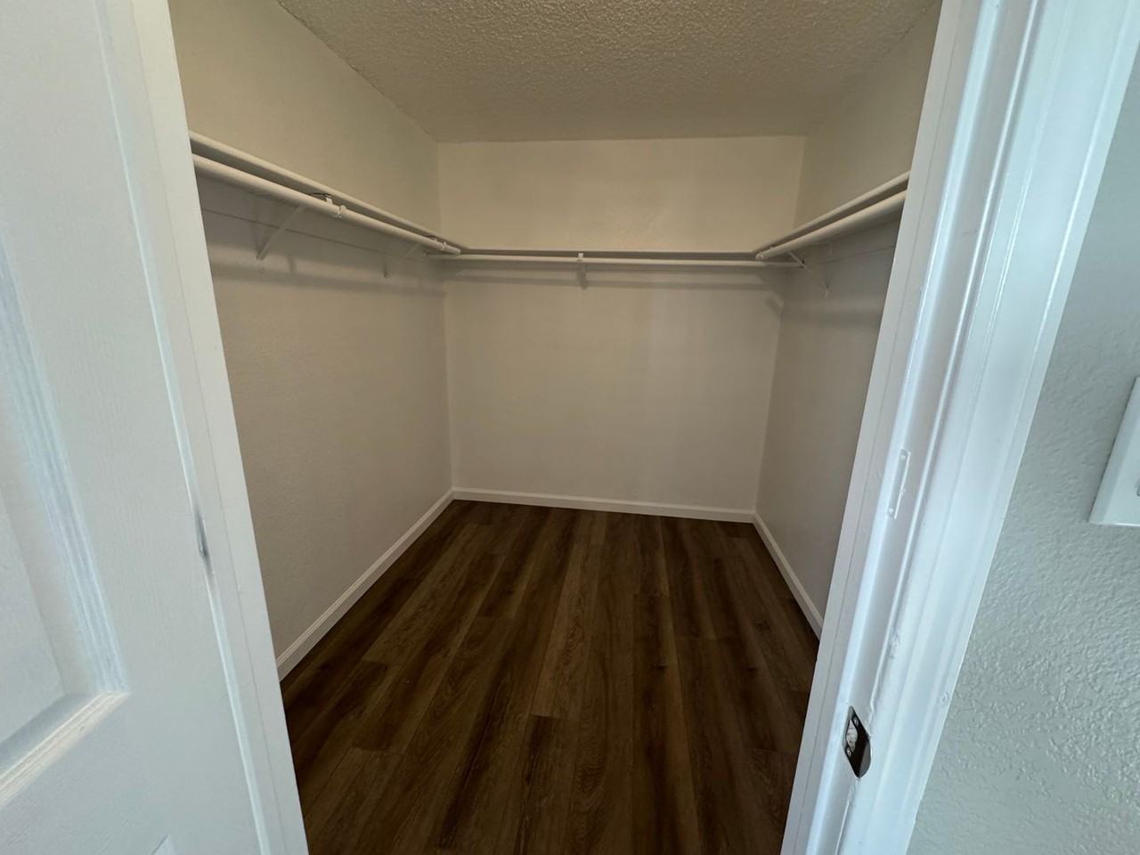 5230 Echo Ave - Photo 2 of 8