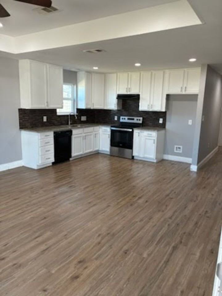 1707 Clark St - Photo 2 of 10