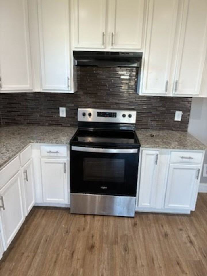 1707 Clark St - Photo 4 of 10