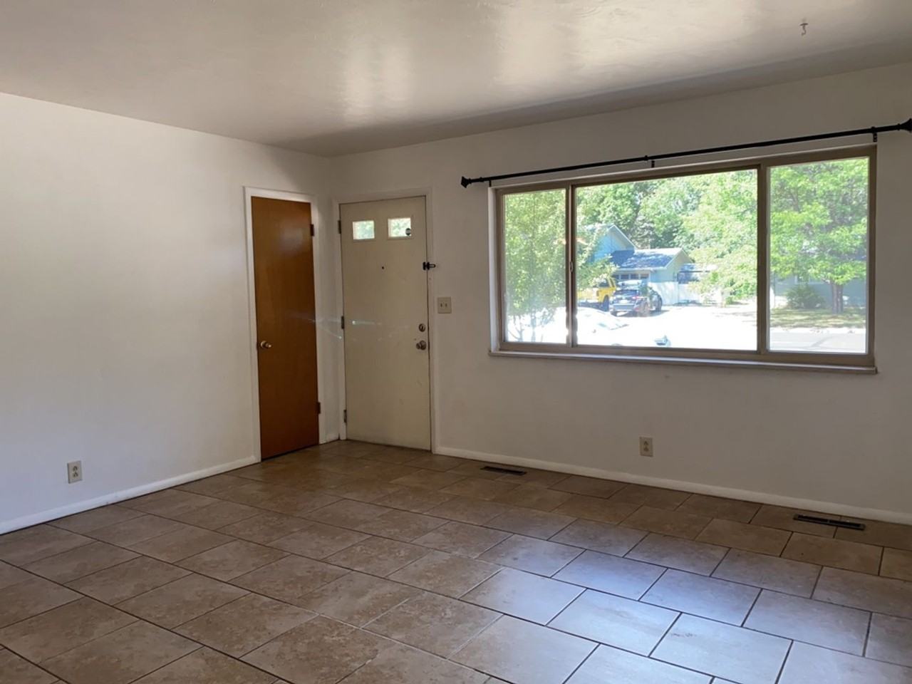 1128 S Bryan Ave - Photo 5 of 42