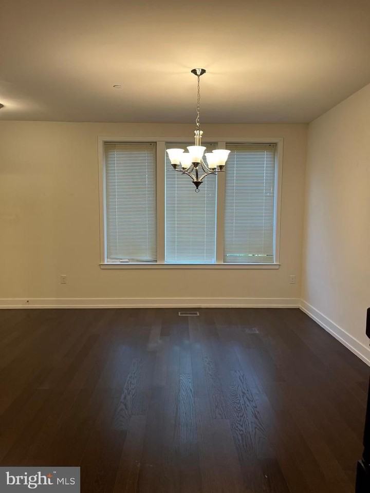 805 Lakeview Ct - Photo 7 of 42