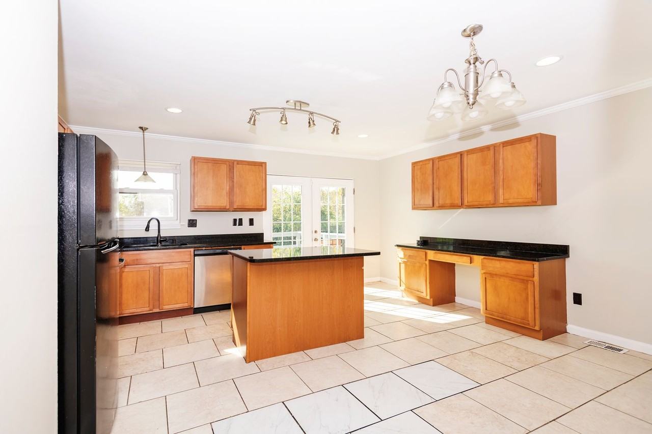 830 Elba Ln - Photo 2 of 26