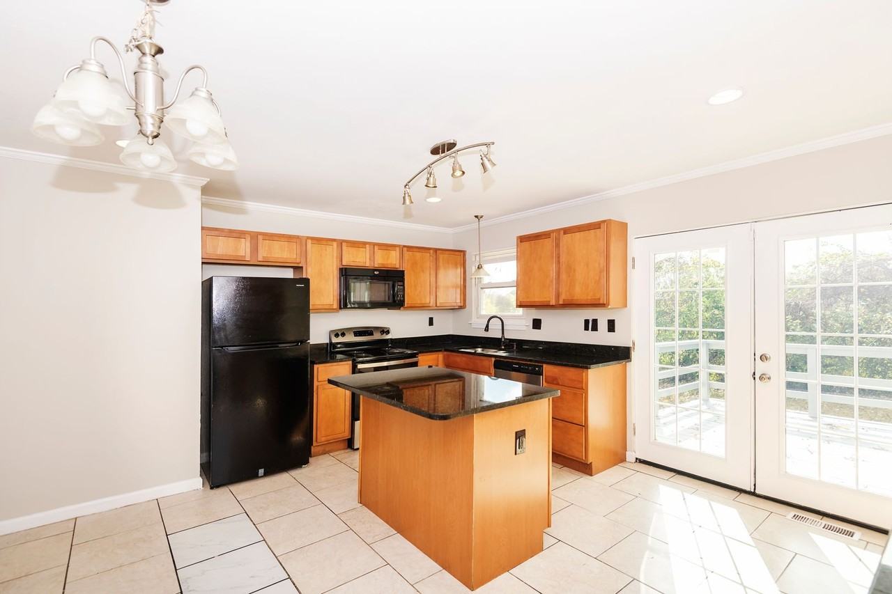 830 Elba Ln - Photo 3 of 26