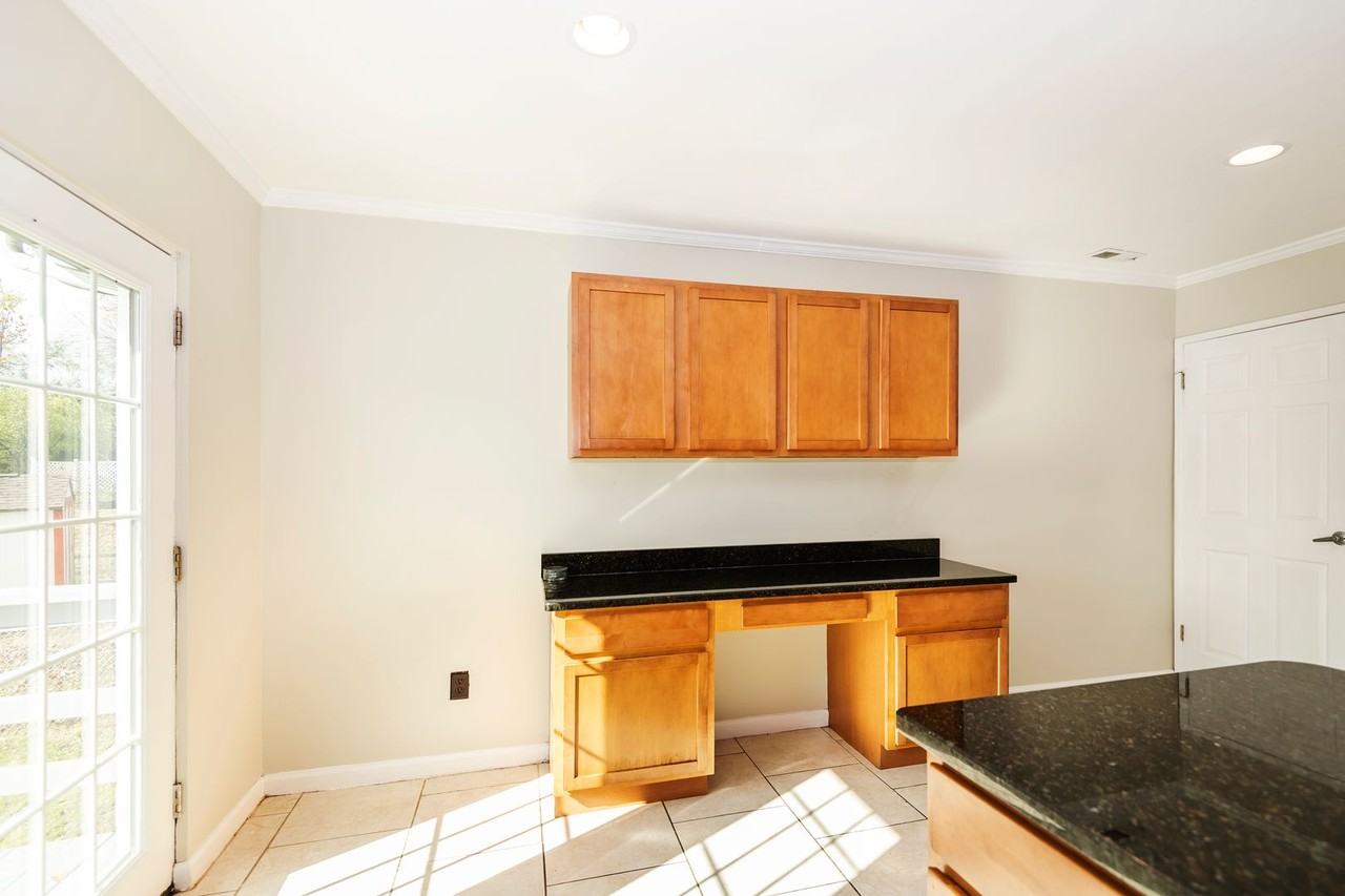 830 Elba Ln - Photo 4 of 26