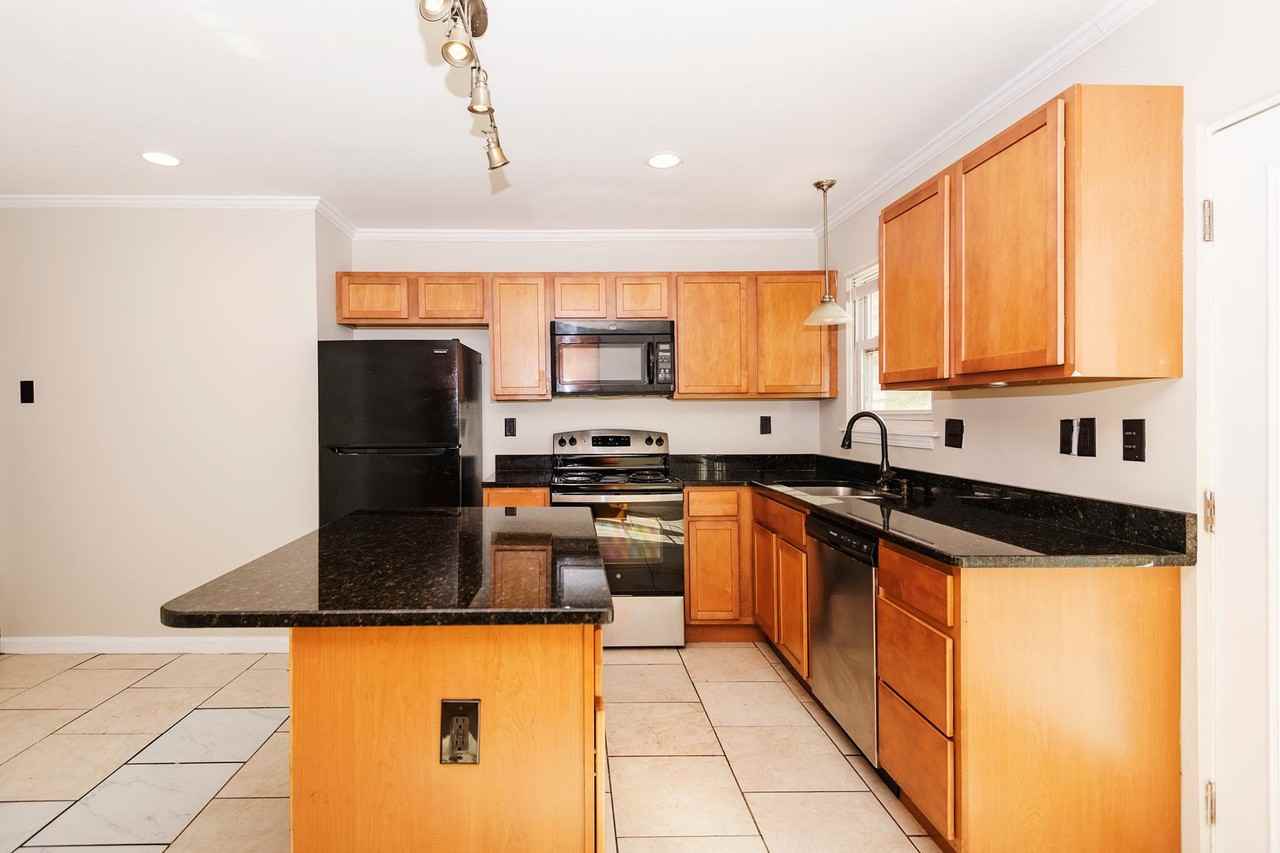 830 Elba Ln - Photo 5 of 26