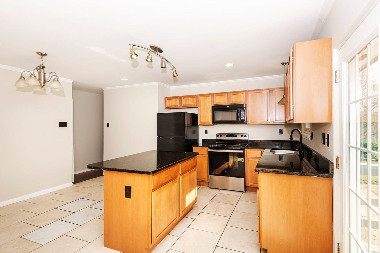 830 Elba Ln - Photo 6 of 26