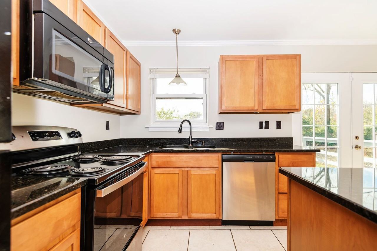 830 Elba Ln - Photo 7 of 26