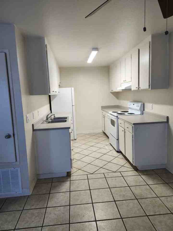 Sonoma Court Townhomes - Photo 7 of 28