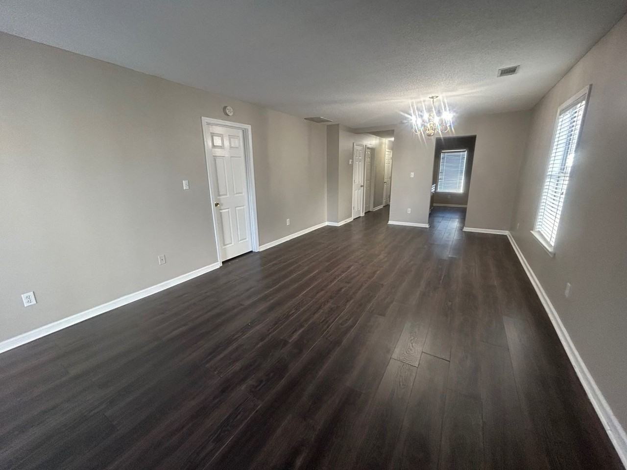 122 Red Coat Ln - Photo 4 of 18