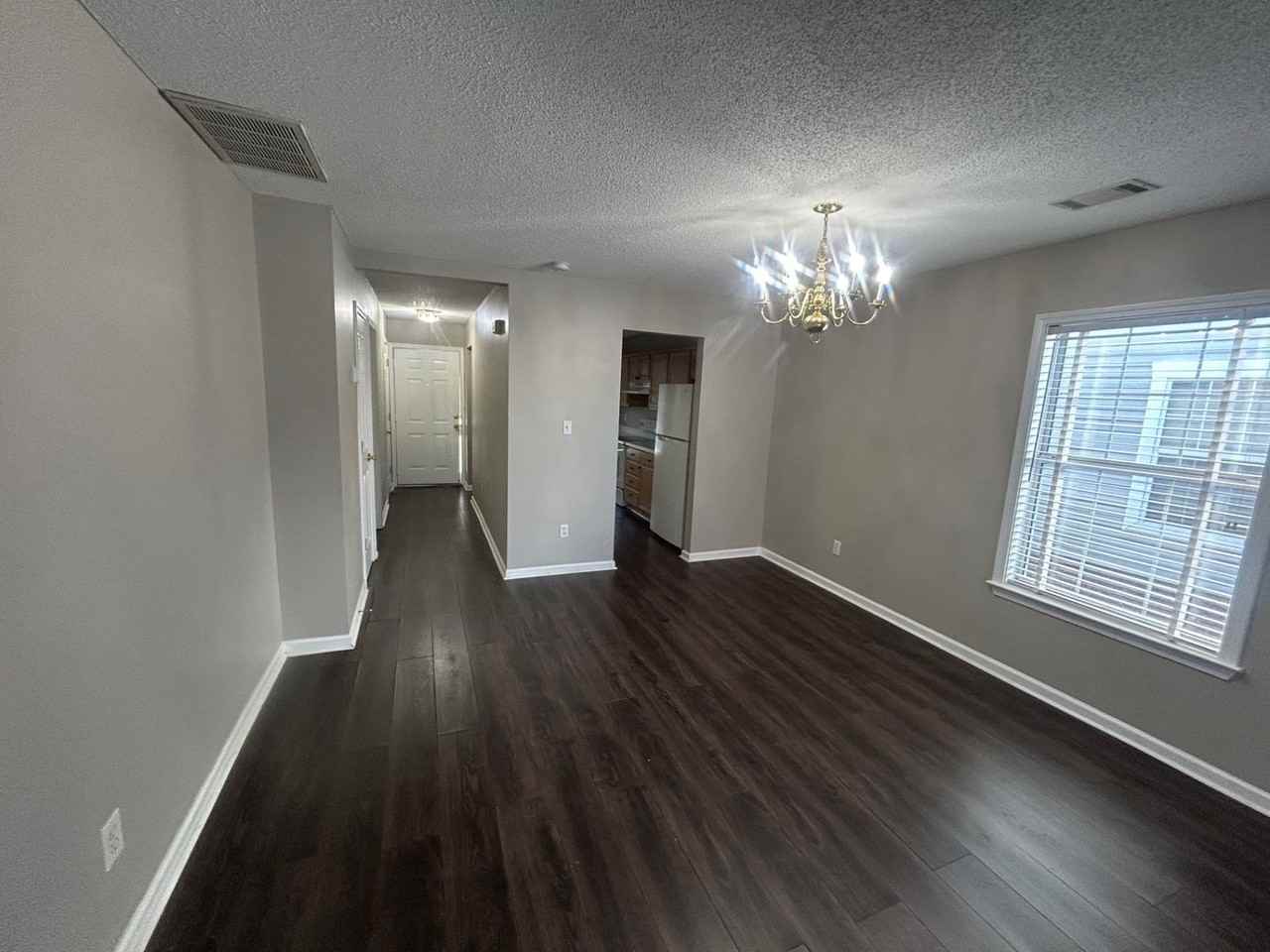 122 Red Coat Ln - Photo 5 of 18