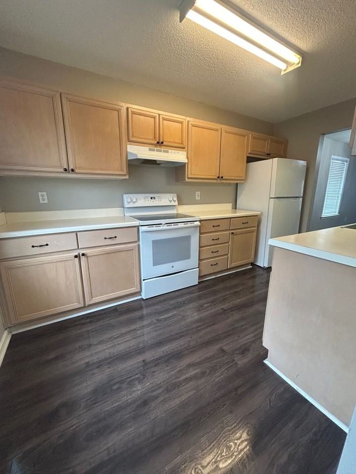 122 Red Coat Ln - Photo 6 of 18