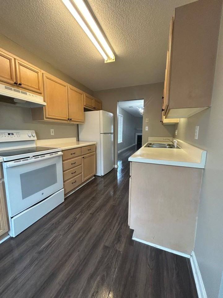 122 Red Coat Ln - Photo 7 of 18