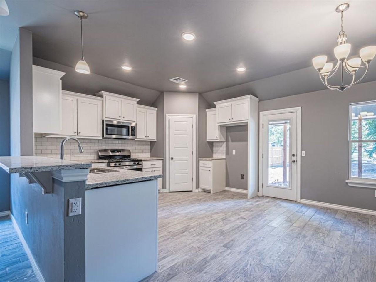 409 Grove St - Photo 3 of 24