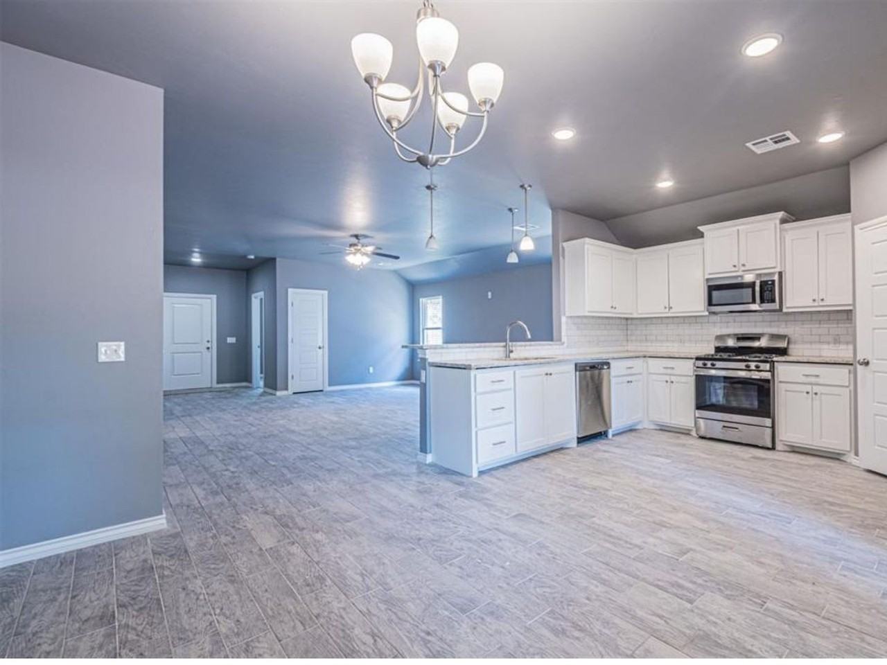 409 Grove St - Photo 6 of 24