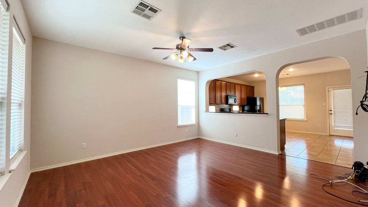 10504 Wylie Dr - Photo 5 of 25