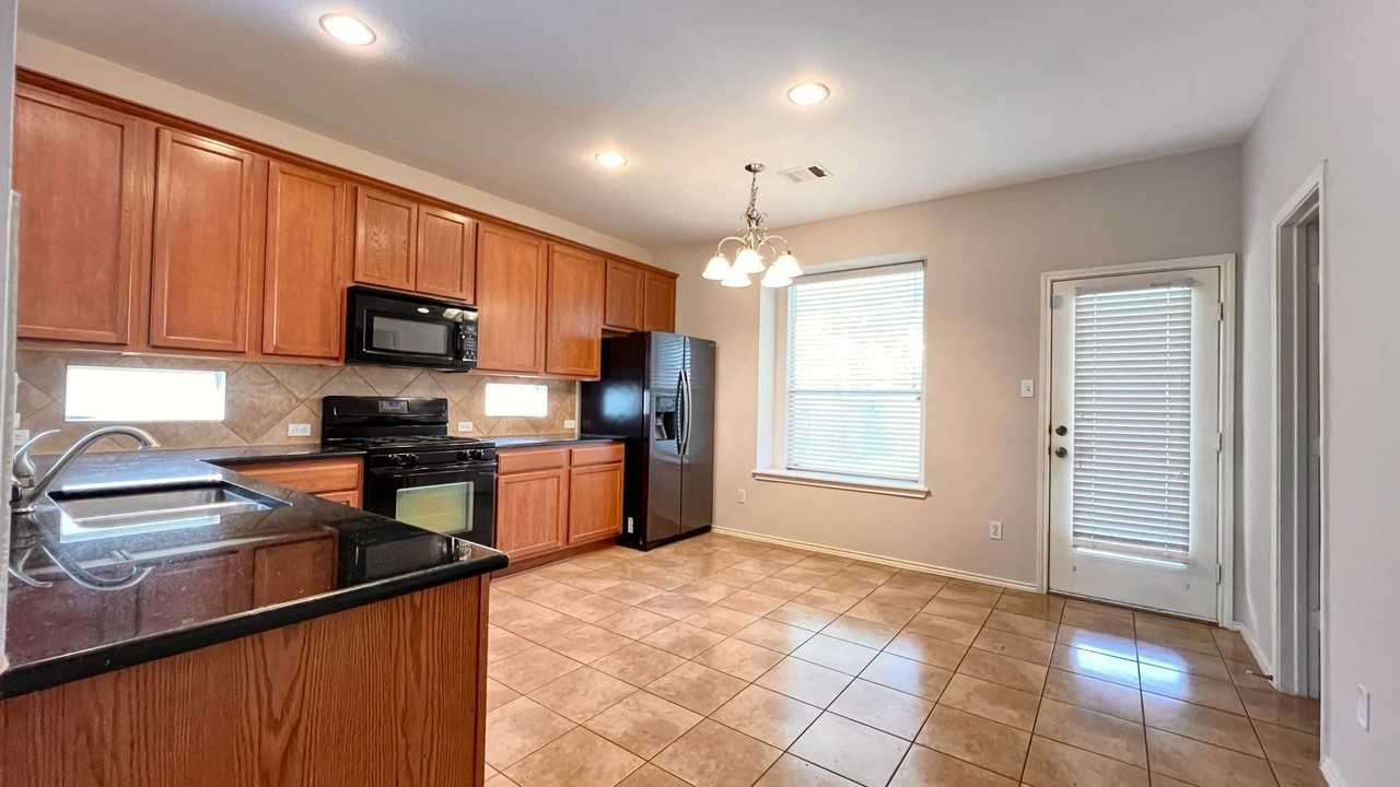10504 Wylie Dr - Photo 5 of 22