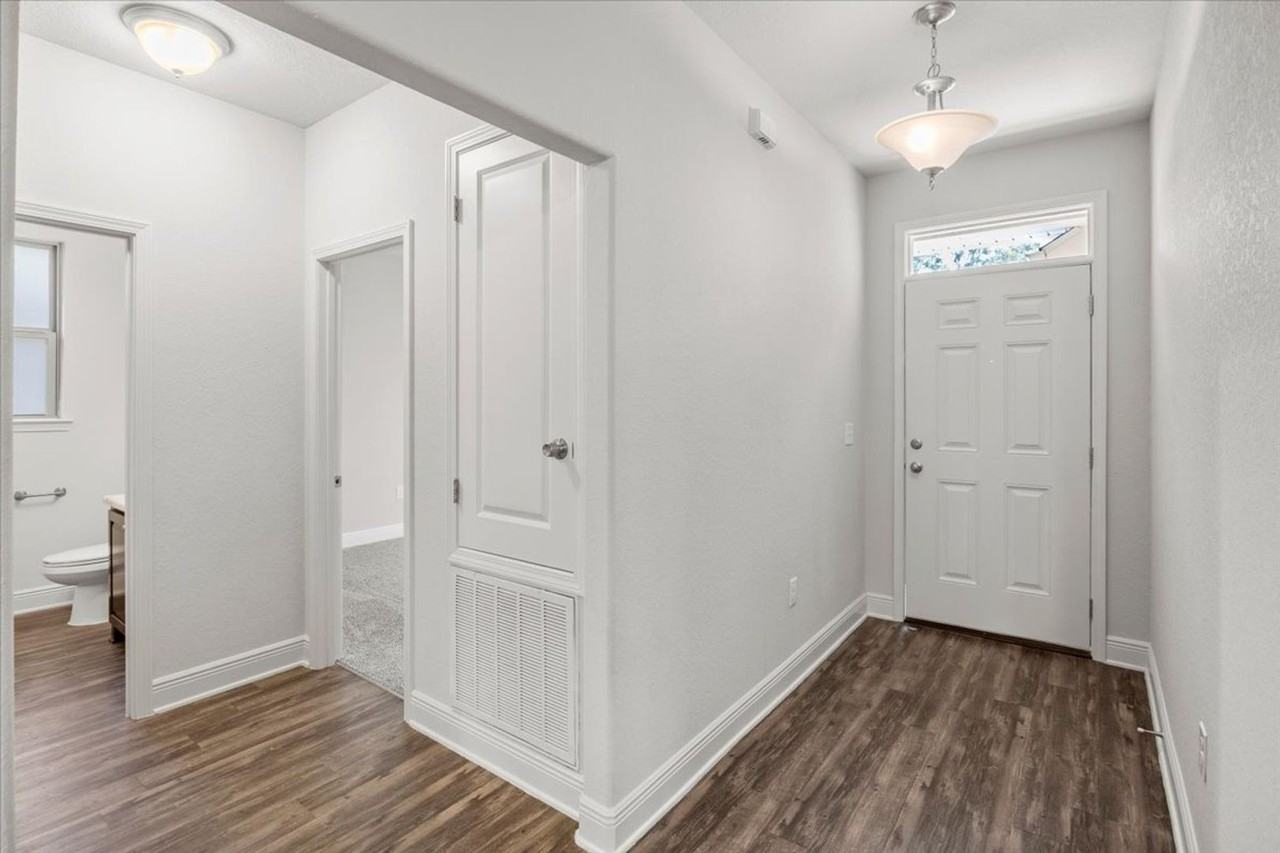 5278 Parkside Dr - Photo 3 of 19