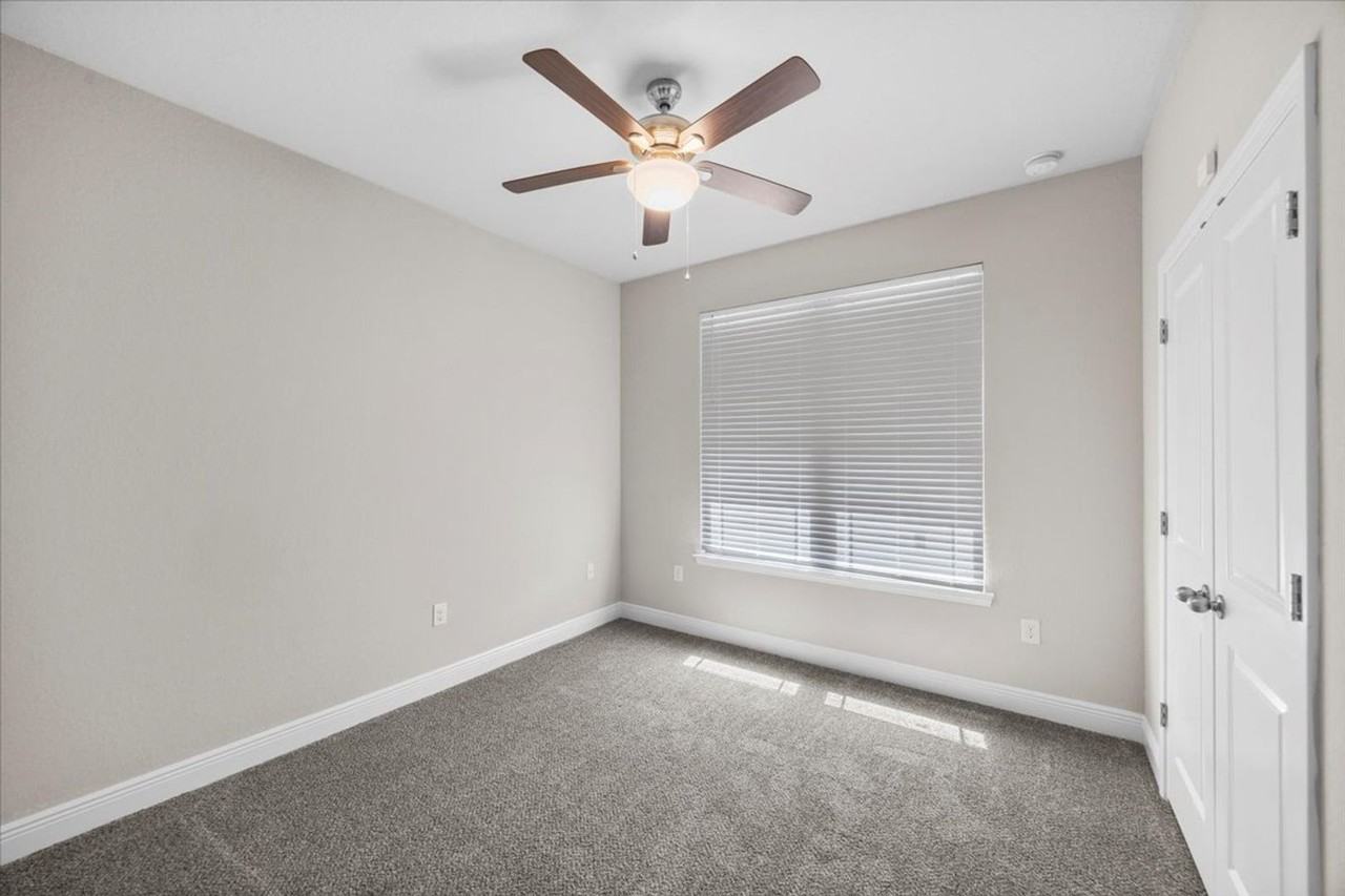 5278 Parkside Dr - Photo 4 of 19