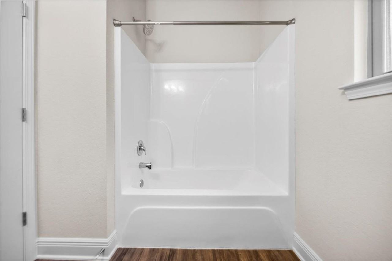 5278 Parkside Dr - Photo 6 of 19