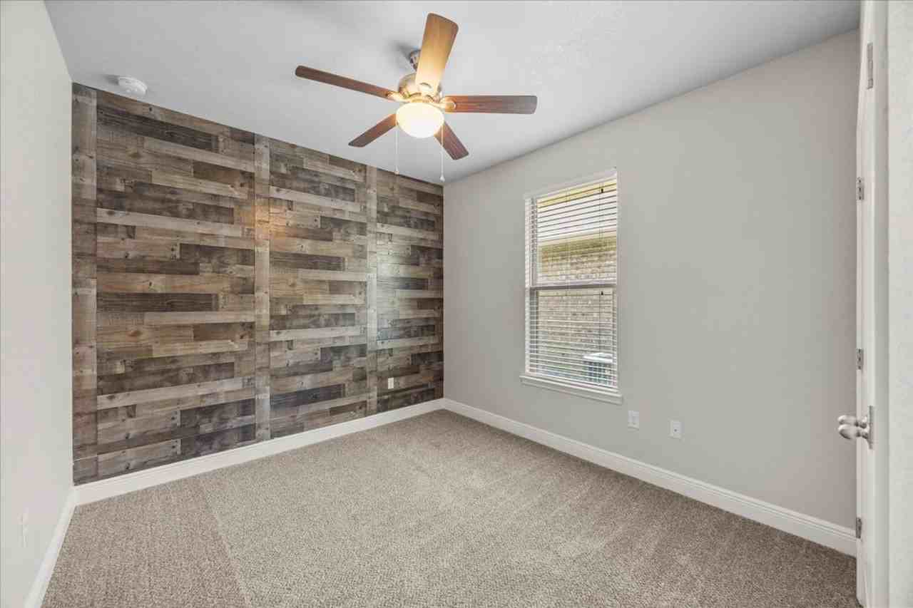 5278 Parkside Dr - Photo 7 of 19