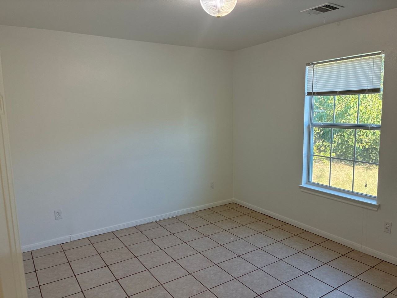 1408 Perez St - Photo 3 of 14