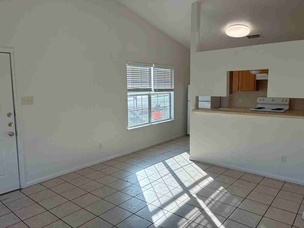 1408 Perez St - Photo 4 of 14