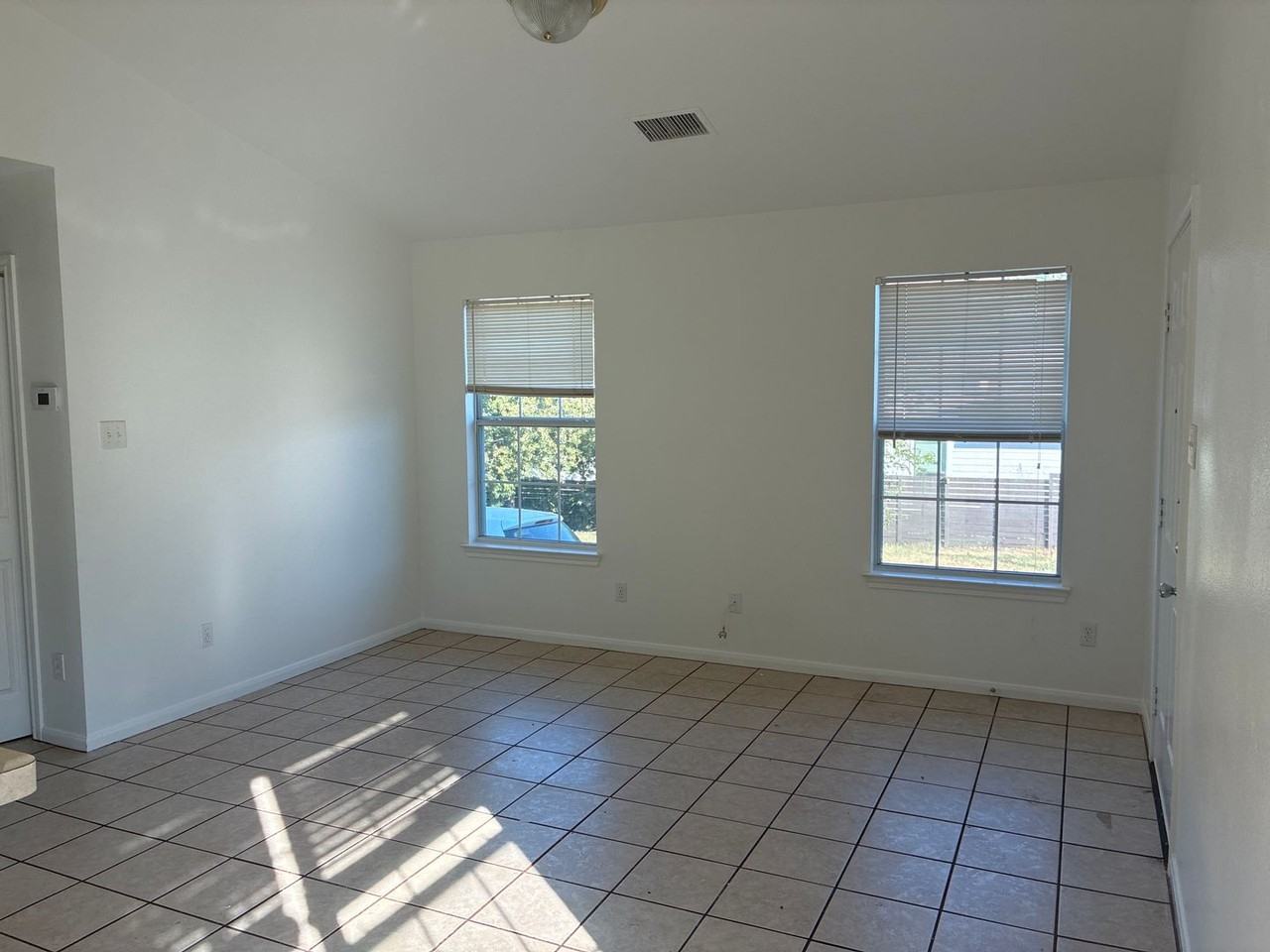 1408 Perez St - Photo 7 of 14