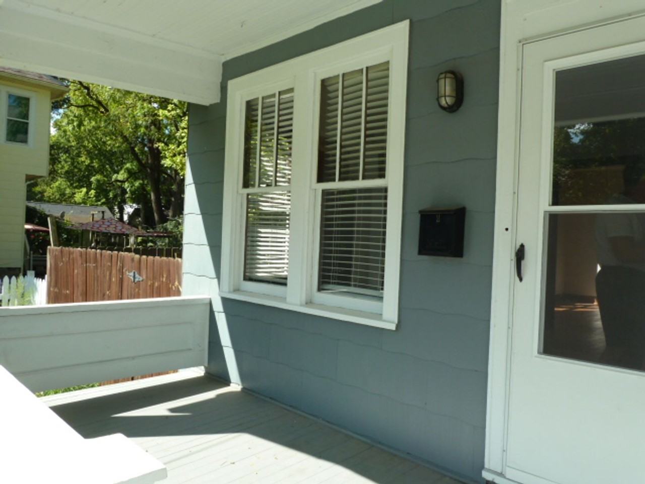 835 College Ave - Photo 3 of 12