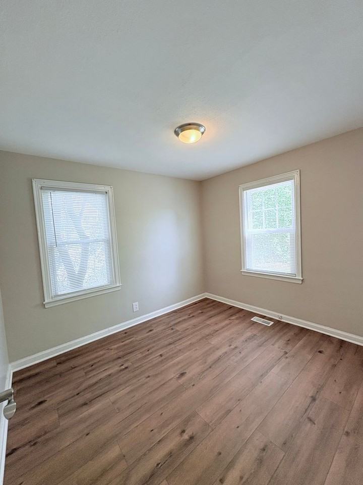 2552 Renwood Pl - Photo 4 of 8